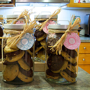 банка соленого печенья