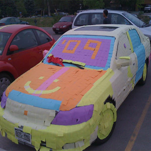 машина в стикерах