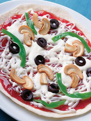 Пицца с грибами и оливками