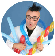 мужчина с шариками