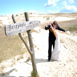 молодожены на море