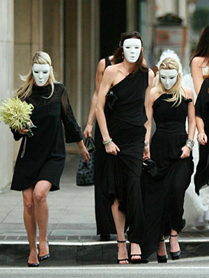 гости в масках