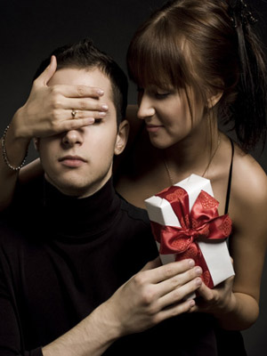 Подарки к 23 февраля и 8 марта – весы взаимности