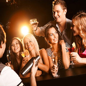 Танки и цветы: 23 февраля и 8 марта – креатив против банальности