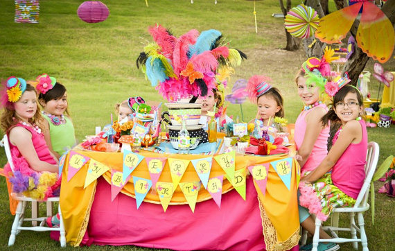 угощения на празднике Алисы