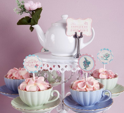 угощения на празднике Алисы