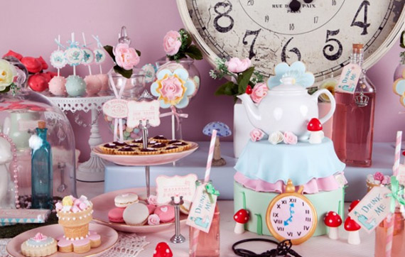 угощения на празднике Алисы