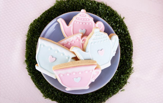 угощения на празднике Алисы