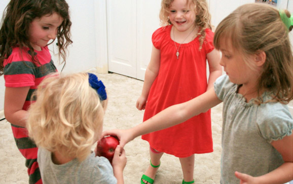 волшебное яблоко для Белоснежки