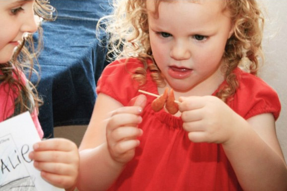 шашлык из сосисок для Белоснежки