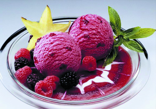 клубничное мороженое