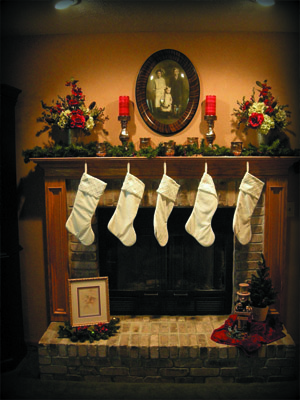 чулки на камине