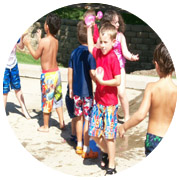 бросаемся водой