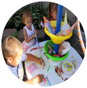 делаем клоунов из пластиковых тарелок