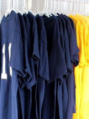 футболки одинакового цвета