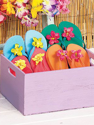 корзинка с резиновыми тапками