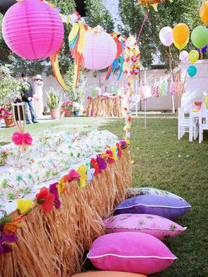 яркие подушки