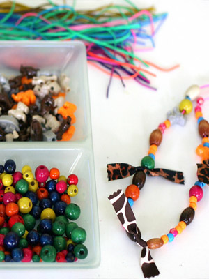 пестрые бусинки и ленты