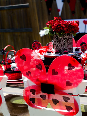 стул с крыльями бабочки