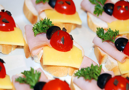 бутерброды с ветчиной и сыром