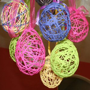 украшение из ниток