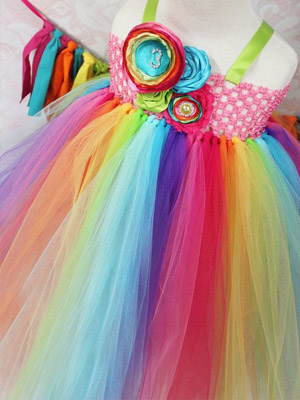 платье с радужной фатиновой юбкой 