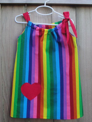 радужное платье из лент