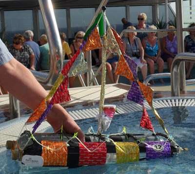 корабль из пластиковых бутылок