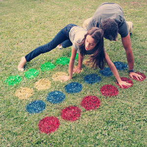 «Твистер на траве»