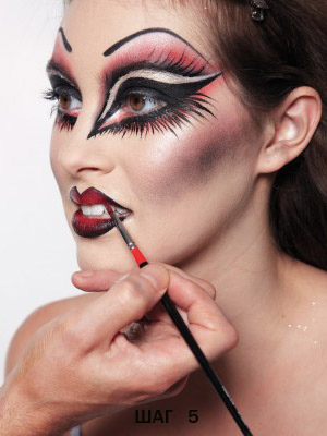 злобно-обворожительная улыбка