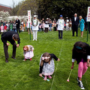 катание яиц в США