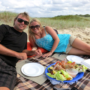 пара на пикнике