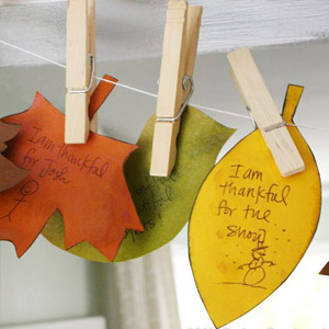 листья вырезанные из цветной бумаги