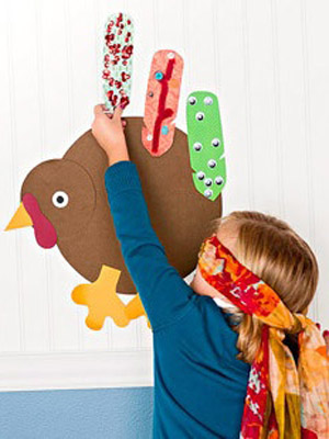 прицепить индейке перья 