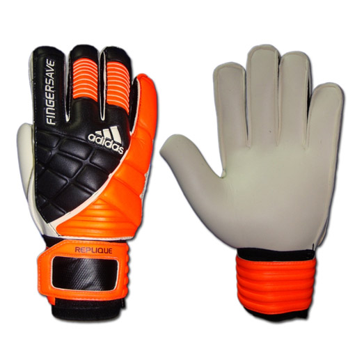 футбольные перчатки как подарок на День рождения