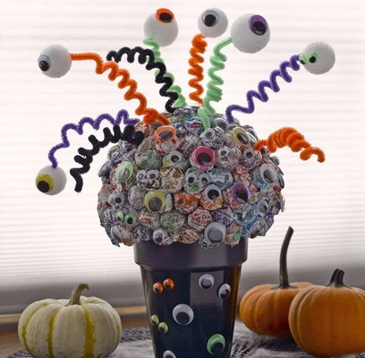 букет из конфет на Хэллоуин