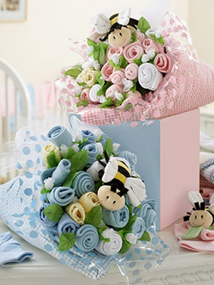 букет из детской одежды