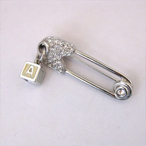 булавка для ребенка