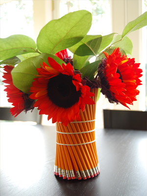 ваза из карандашей