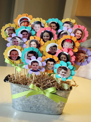 фото учеников в качестве  «цветочков»