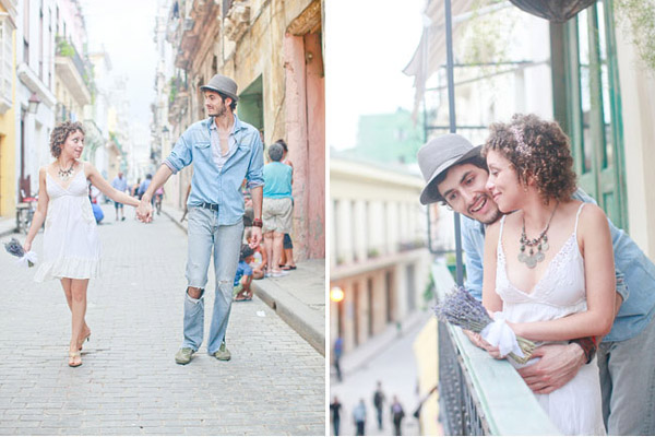 пара гуляет по улицам