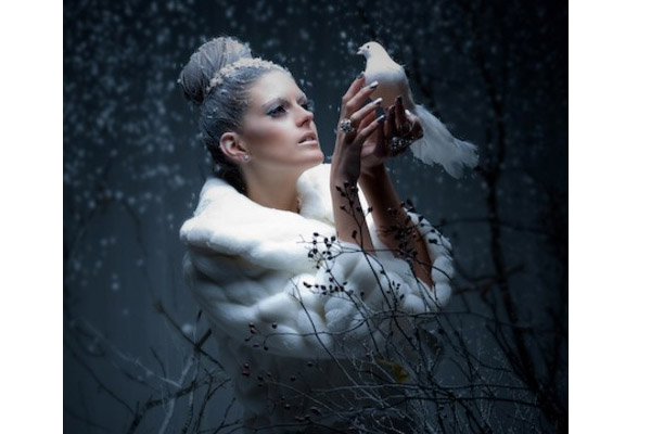 девушка с голубом