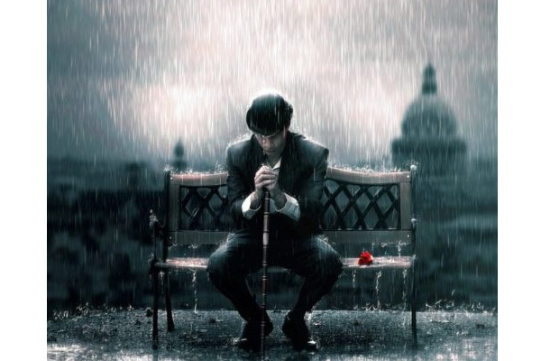 мужчина на лавочке