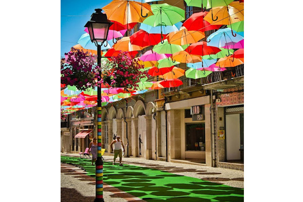 разноцветные зонтики