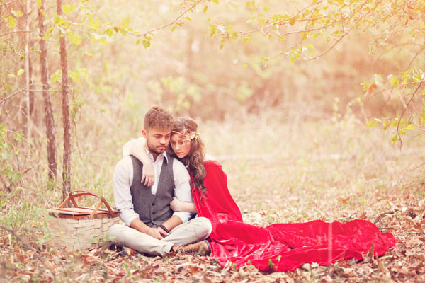 красная шапочка и волк на траве 