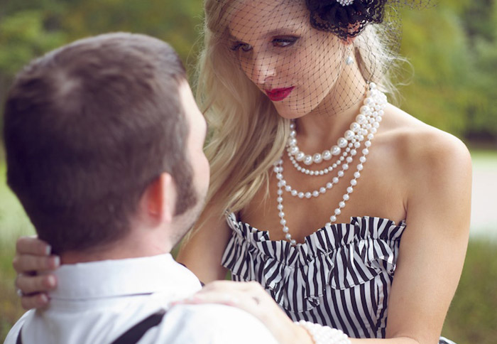 пара на скамейке