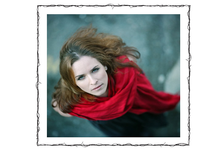 Женщина. 7 оттенков красного