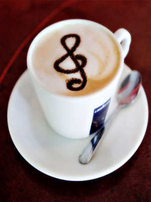 скрипичный ключ в кофе