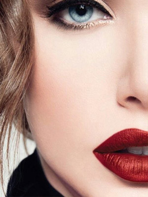 помада соблазнительного цвета