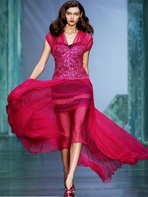 розовое платье